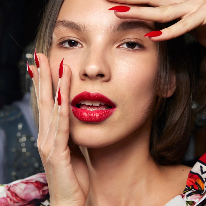 Crvena manikura je i ove godine naš blagdanski favorit