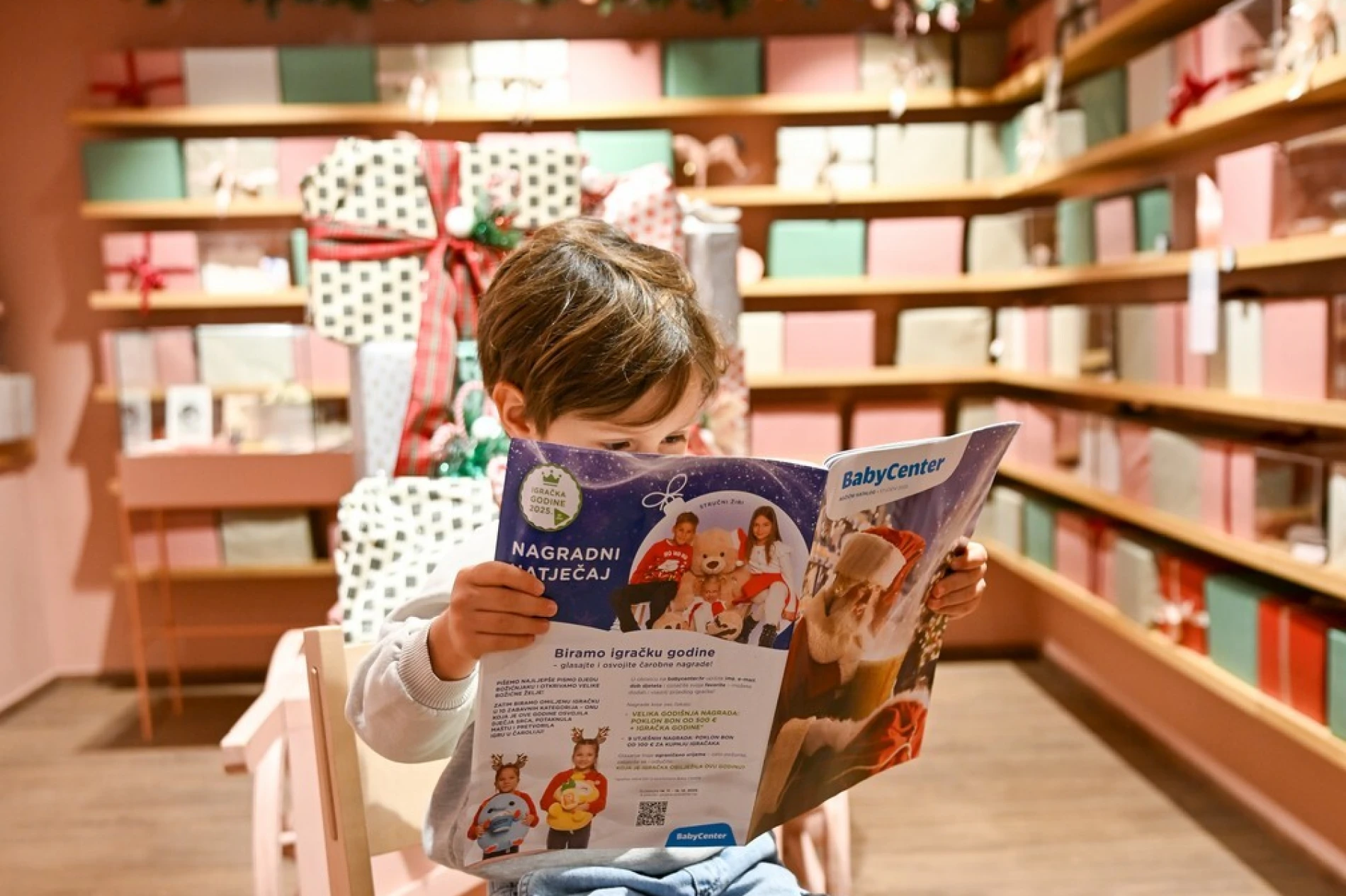 Ovo je hranilica za djecu koja spa&scaron;ava stvar u bezbroj situacija