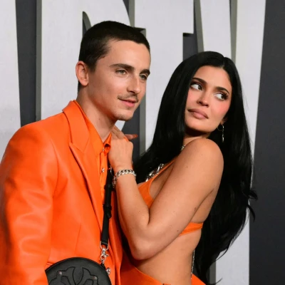 Kylie Jenner i Timoth&eacute;e Chalamet zablistali u usklađenim narančastim kombinacijama