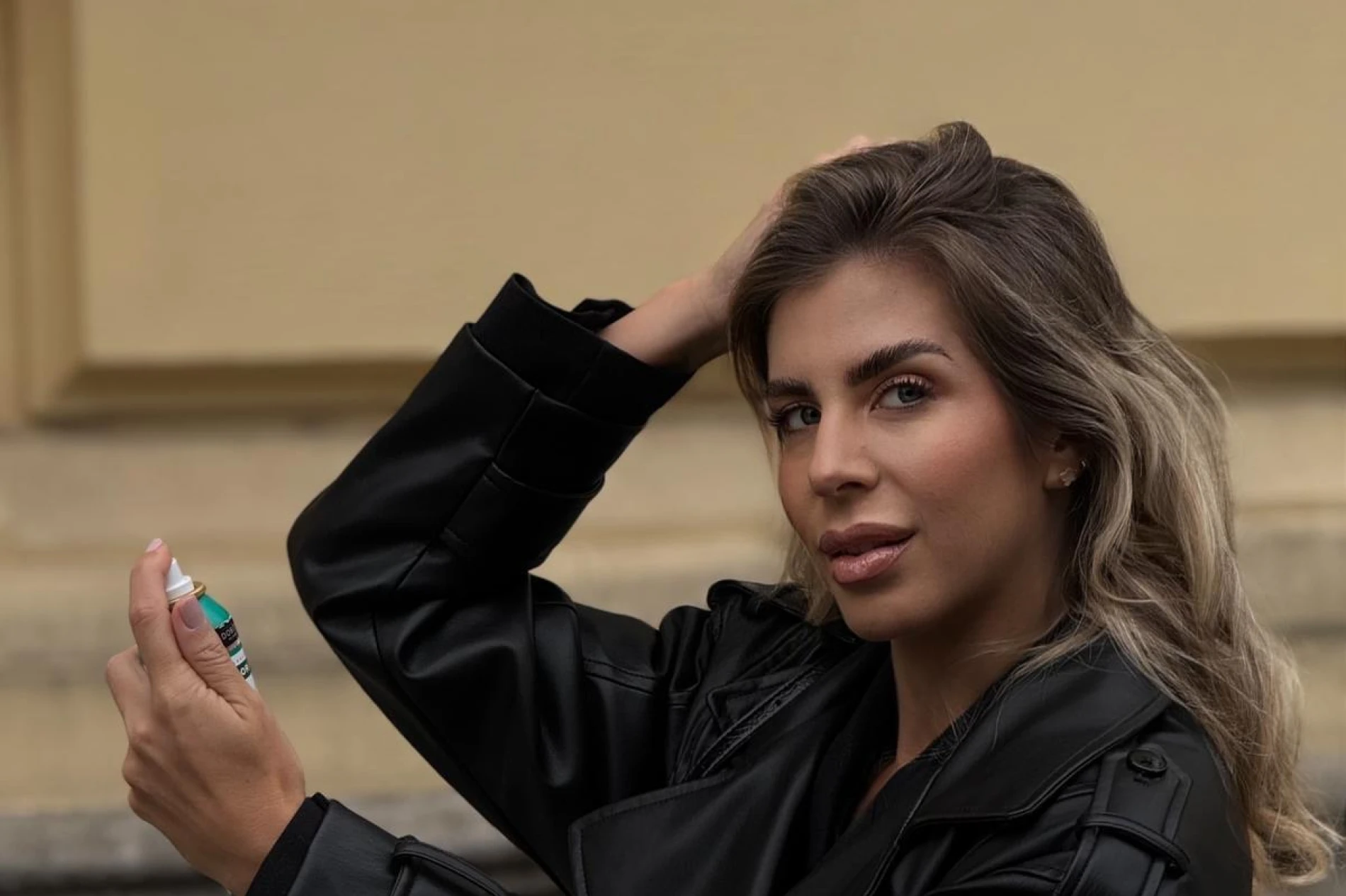 Blagdansko spremanje bez drame: Ovo je instant rje&scaron;enje za savr&scaron;enu frizuru