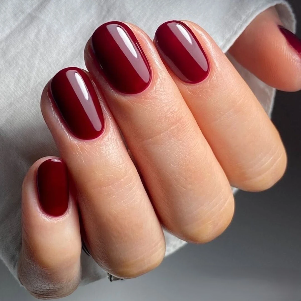 Manikura u crvenom je vječni klasik - evo kako ju nosimo ovih blagdana