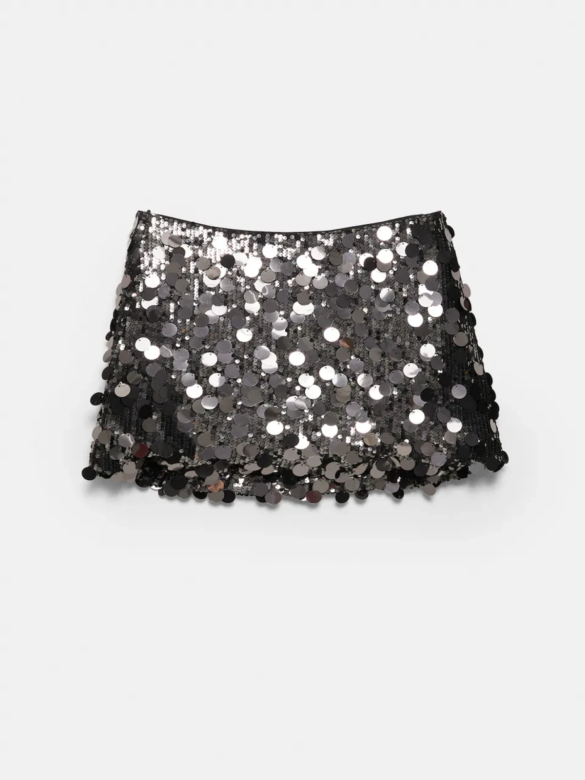 Komad s kojim nema pogre&scaron;ke u prosincu: Mini suknja sa &scaron;ljokicama