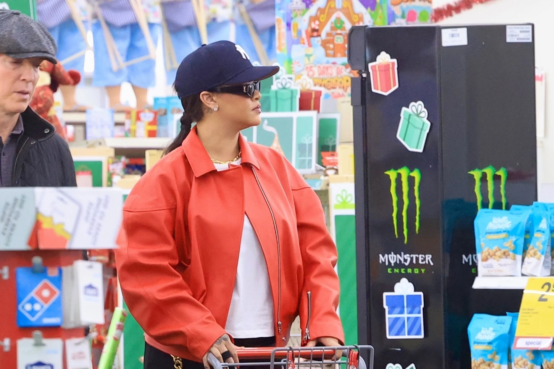 Look dana: Rihanna jo&scaron; jednom dokazala kako je crvena njena boja