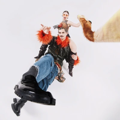 Stigla je nova studijska verzija pjesme cure i dečka "Na nogama"