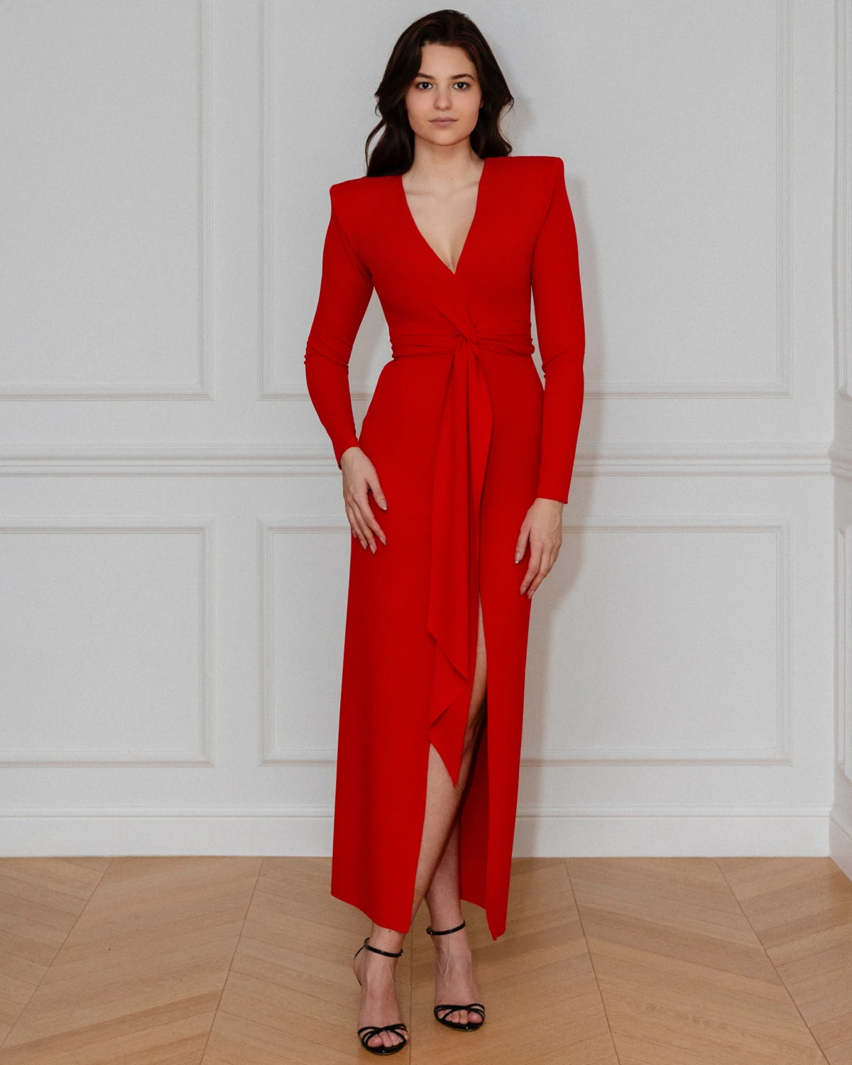 Crvene haljine ovog domaćeg brenda nosimo na sve blagdanske zabave