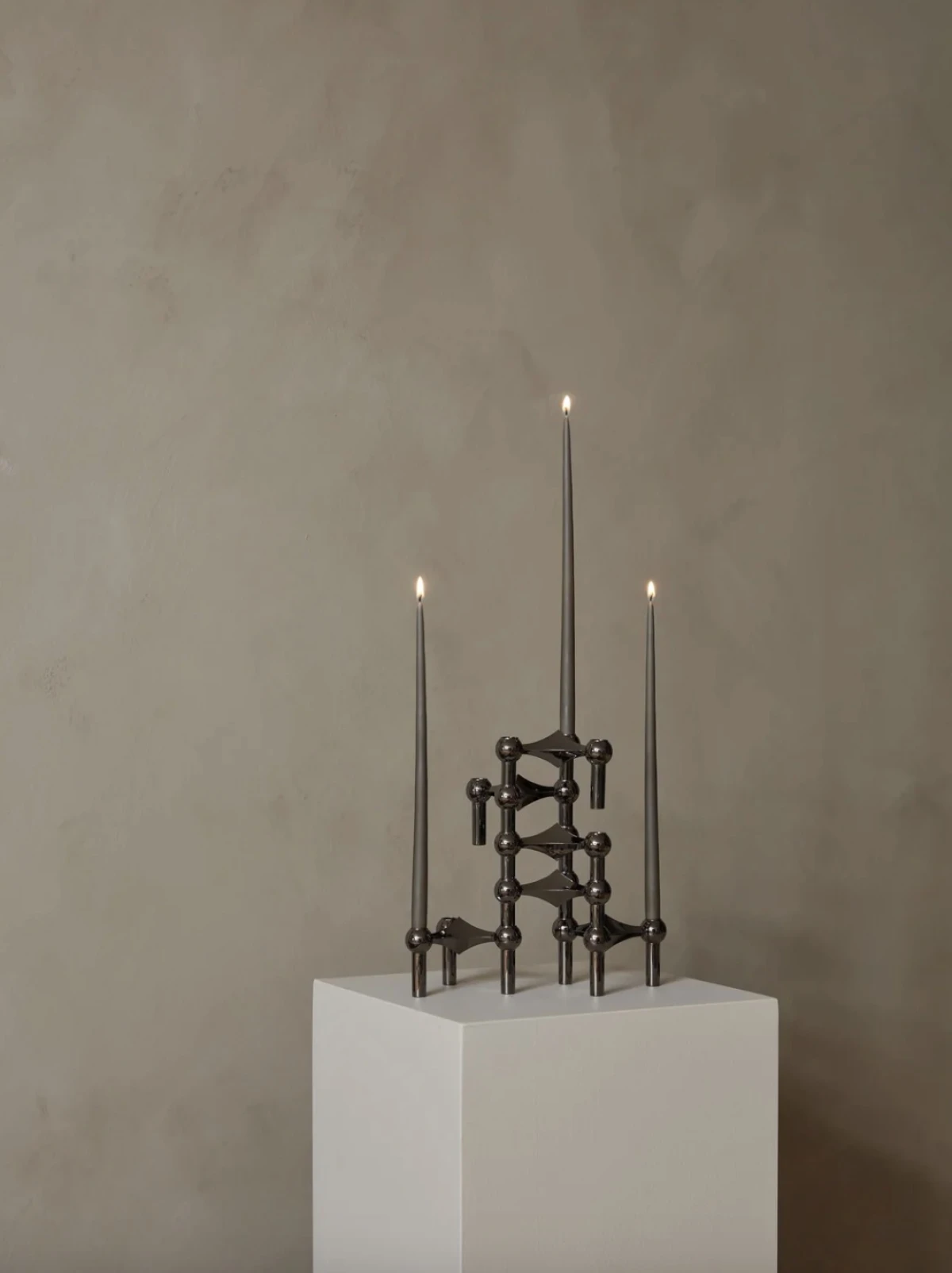 Ne znate &scaron;to pokloniti pravim ljubiteljima interijera? Ovi dizajnerski komadi bi im se mogli svidjeti