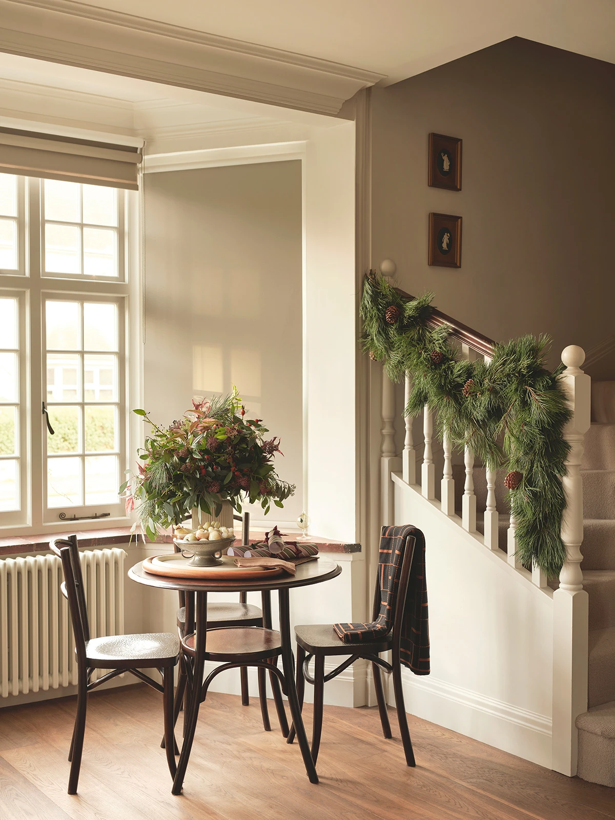 Zavirili smo u stan poznatog britanskog kreativca čije su nas božićne dekoracije odu&scaron;evile