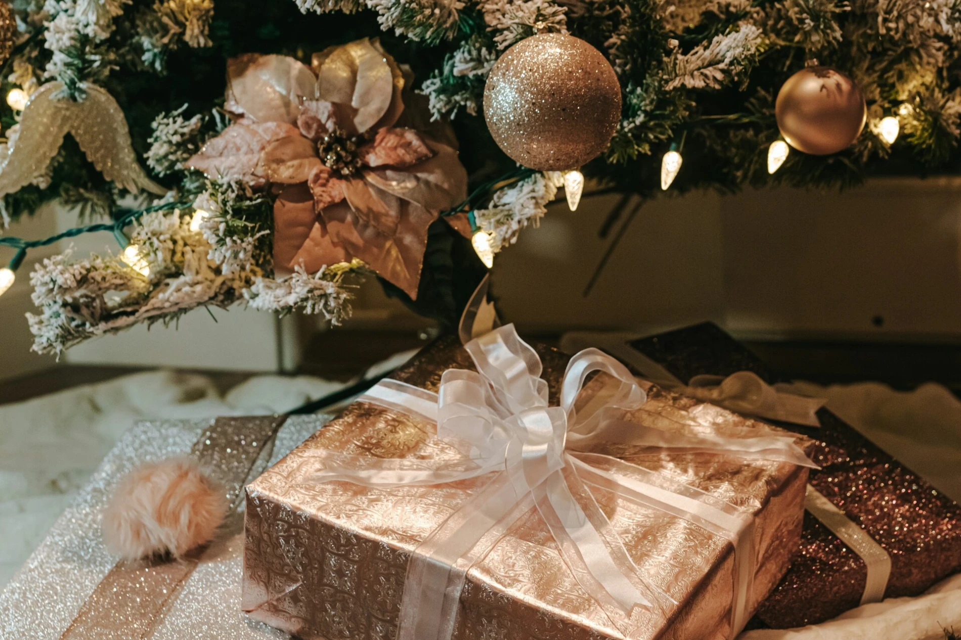 Zamatanje poklona u zadnji tren: Trikovi koji izgledaju promi&scaron;ljeno i elegantno