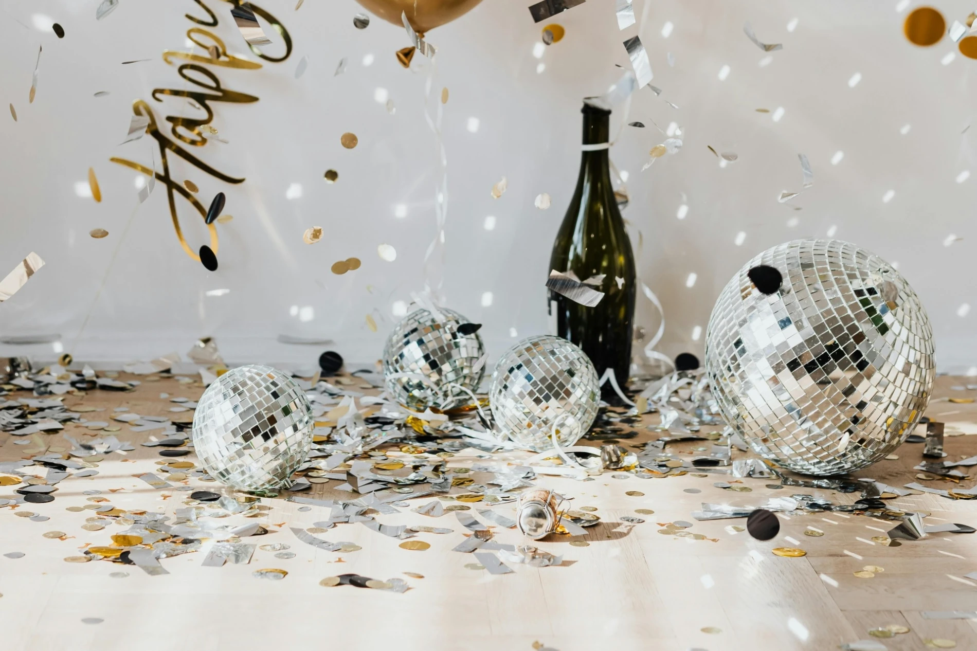 Prona&scaron;li smo super rekvizite za doček Nove godine kod kuće po vrlo povoljnim cijenama