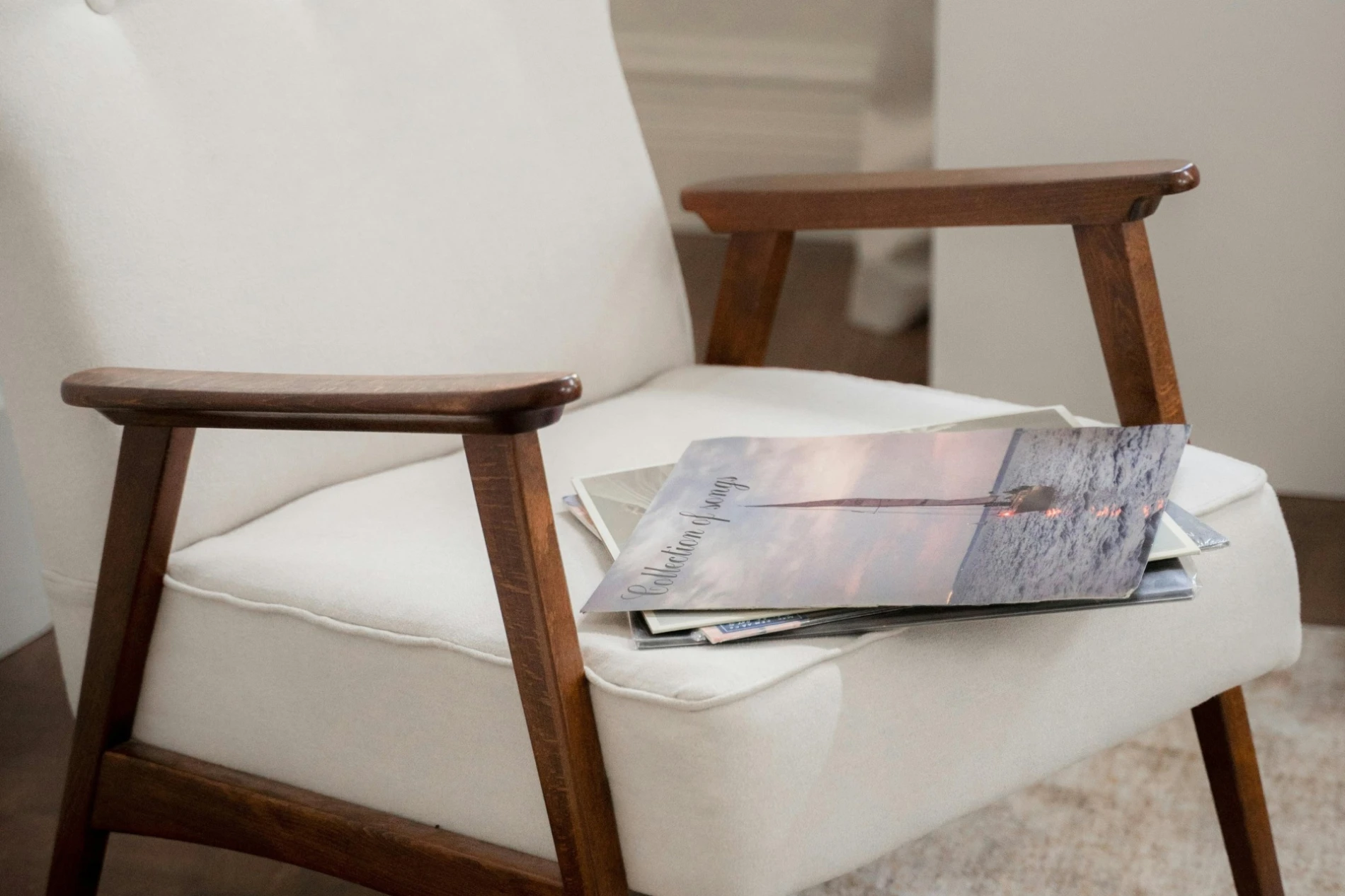 Osvježenje nakon blagdana: Ovo su komadi u nijansi Cloud Dancer koji se lako uklapaju u dom