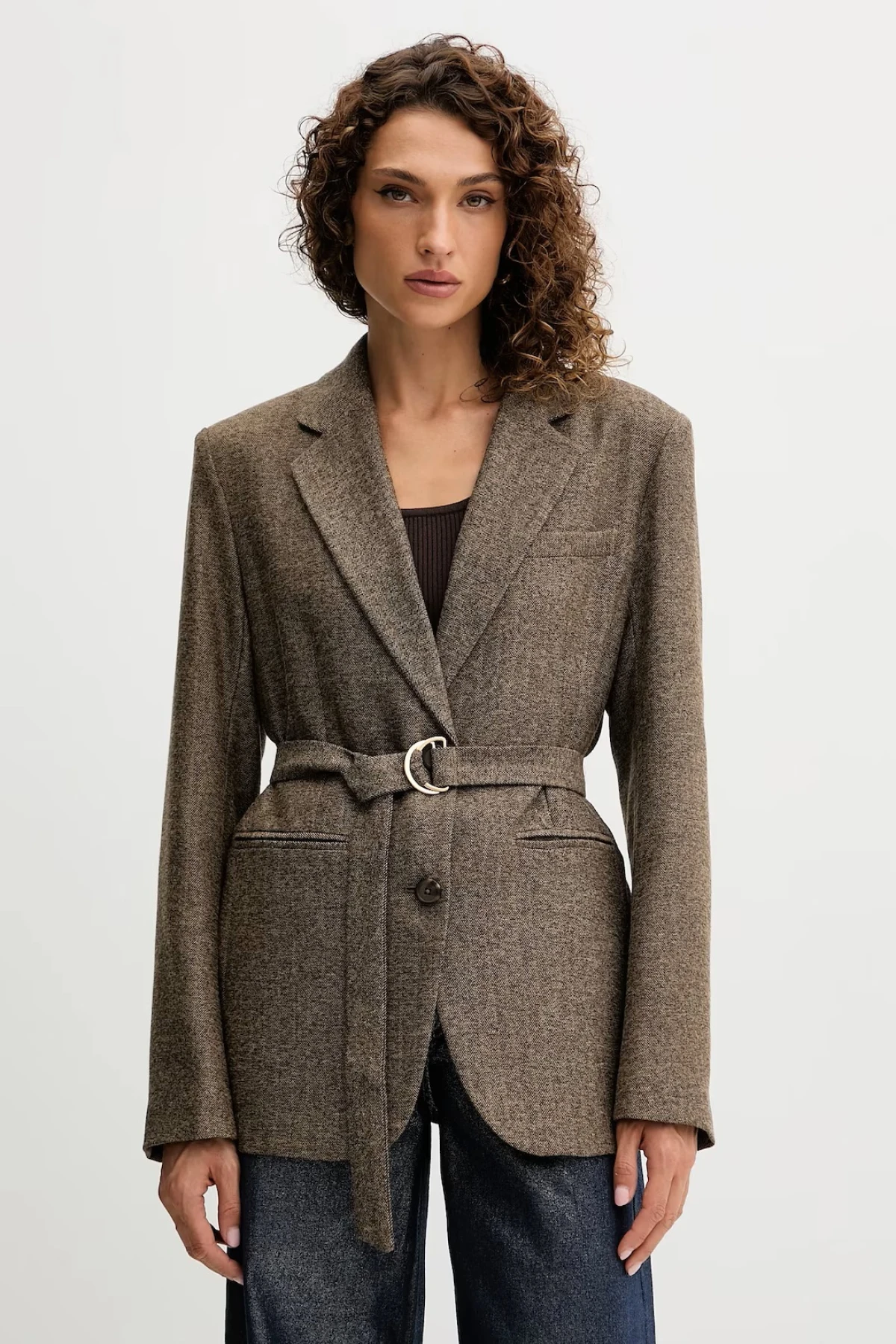 U ormaru nikada nemamo dovoljno sakoa, a ovih 10 sada kupujemo na sniženju