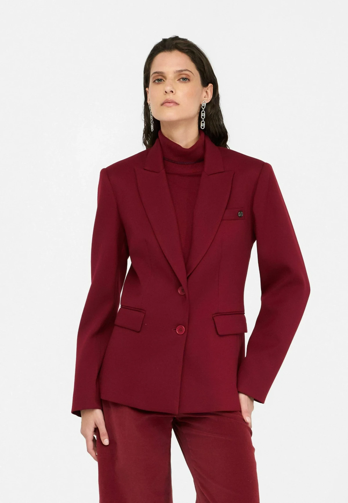 U ormaru nikada nemamo dovoljno sakoa, a ovih 10 sada kupujemo na sniženju