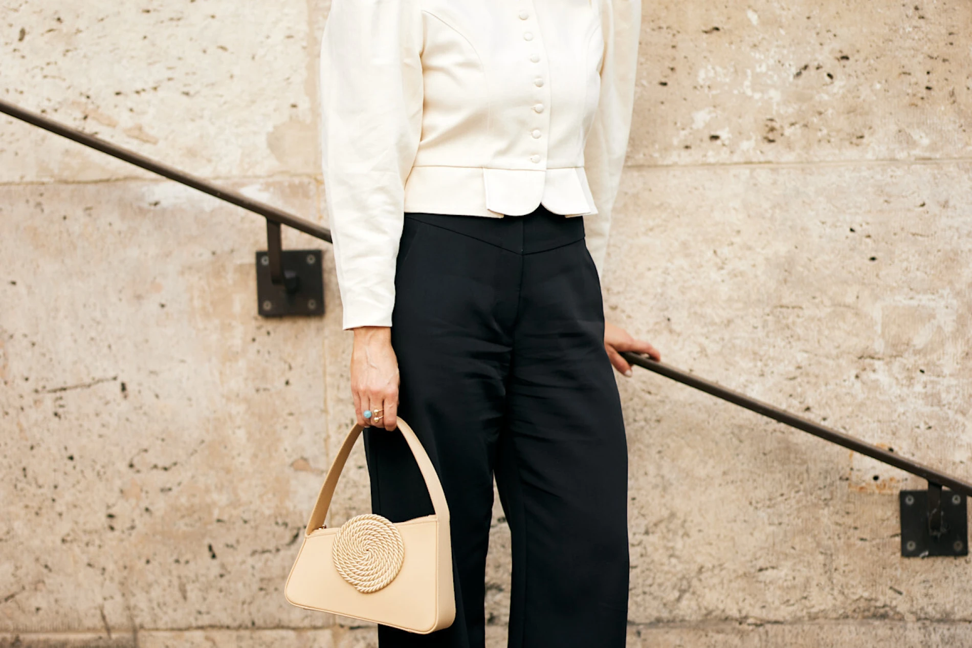 Crne hlače dio su na&scaron;e zimske modne svakodnevice, a nosimo ih na ova 3 načina