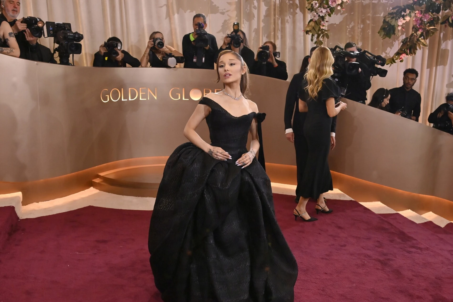 Ariana Grande promijenit će pravila igre u American Horror Storyju, kaže Evan Peters