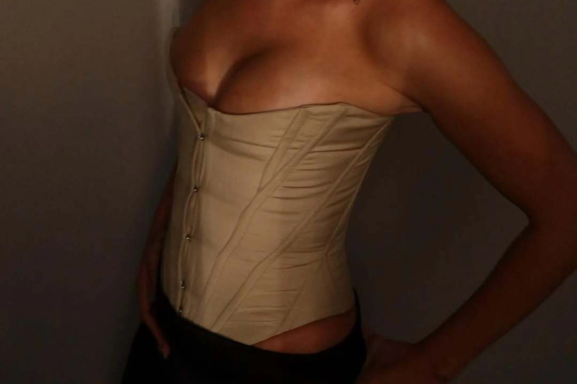 Hoće li korzeti postati najpopularniji modni komad godine? Nose ga na&scaron;e omiljene djevojke