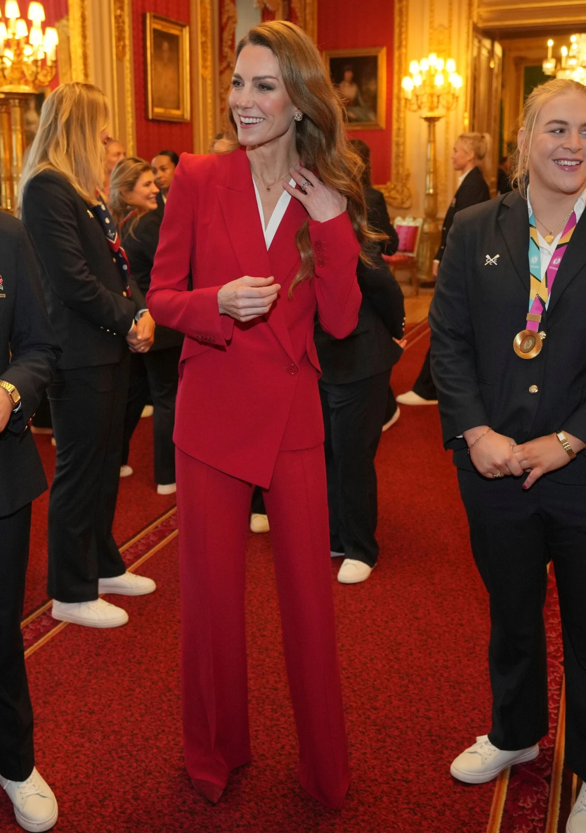 Kate Middleton je za svoj prvi solo kraljevski angažman prigrlila dopamine dressing