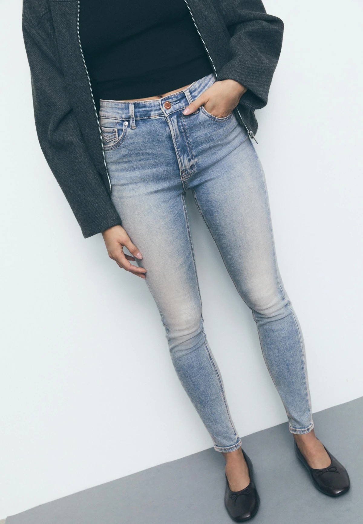 Od dizajnerskih preko high street modela, ovih 11 traperica kupujemo na sniženju