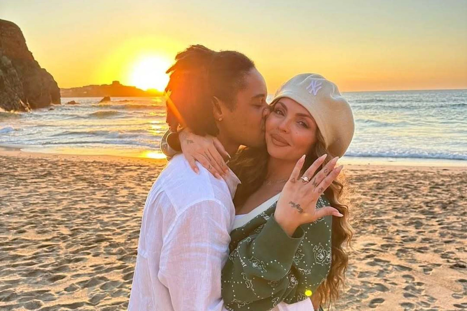 Jesy Nelson prekinula zaruke nakon dijagnoze te&scaron;ke bolesti njezinih blizanki