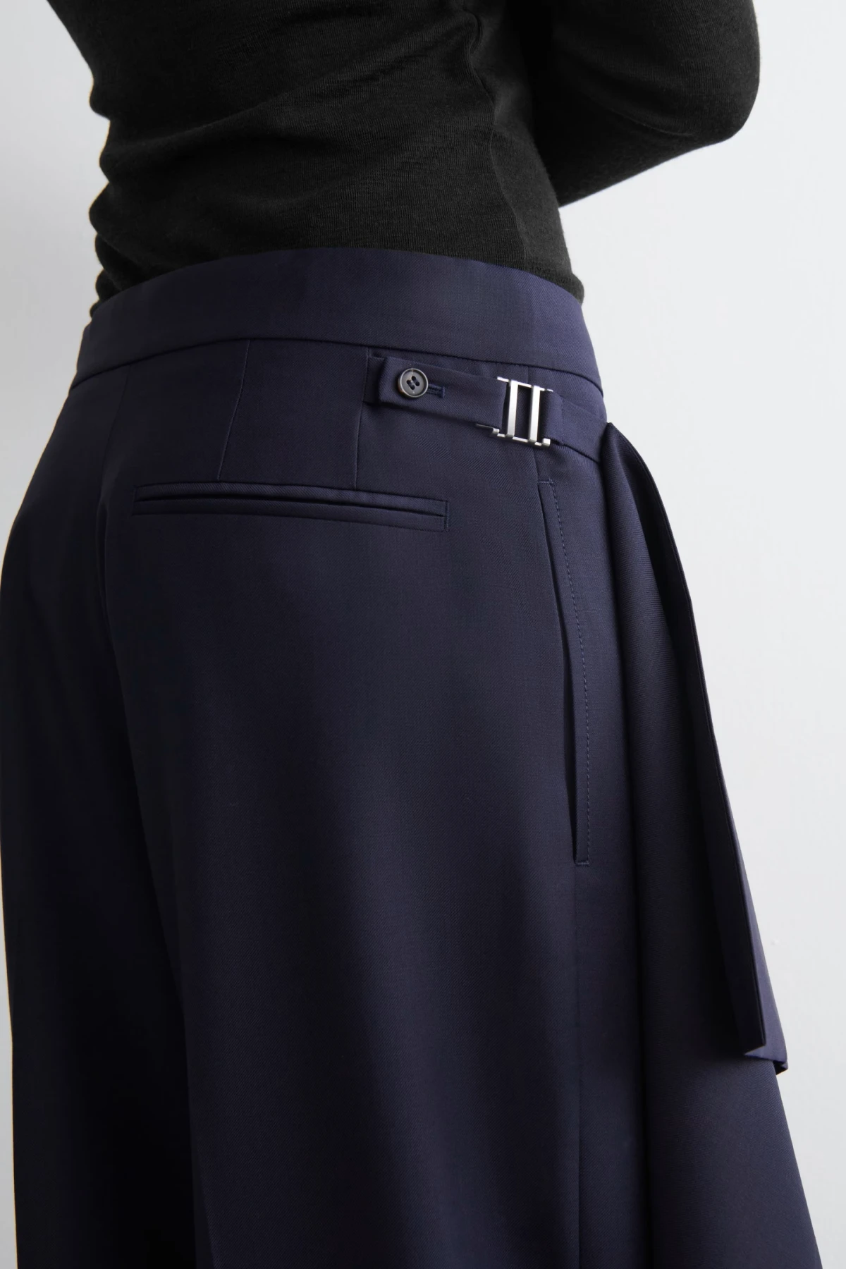 COS ima jedan od najstylish komada u high street ponudi