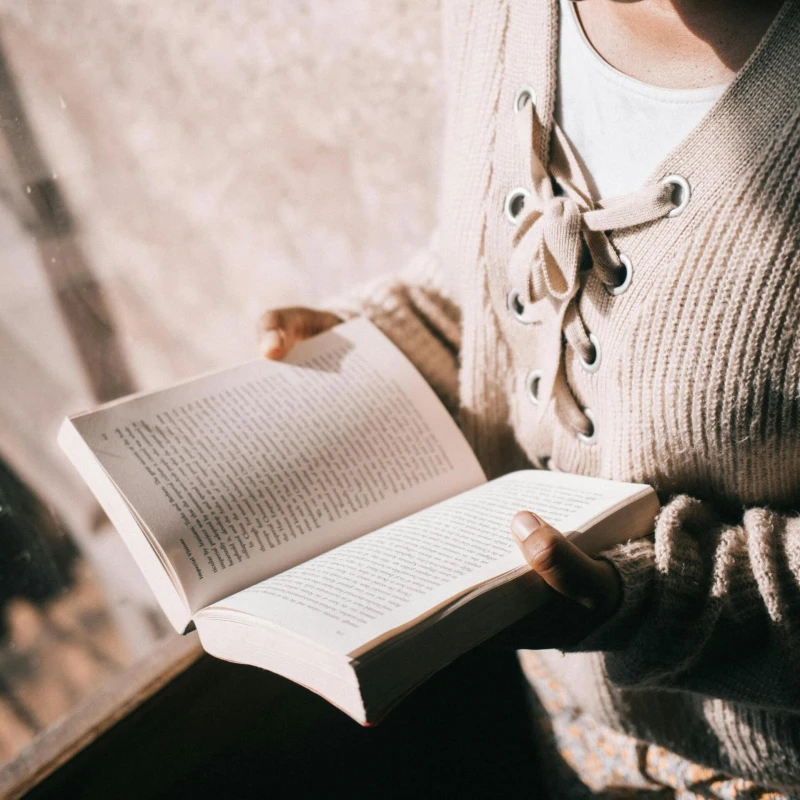 Stigle su nove knjige za ljubiteljice romantasyija!