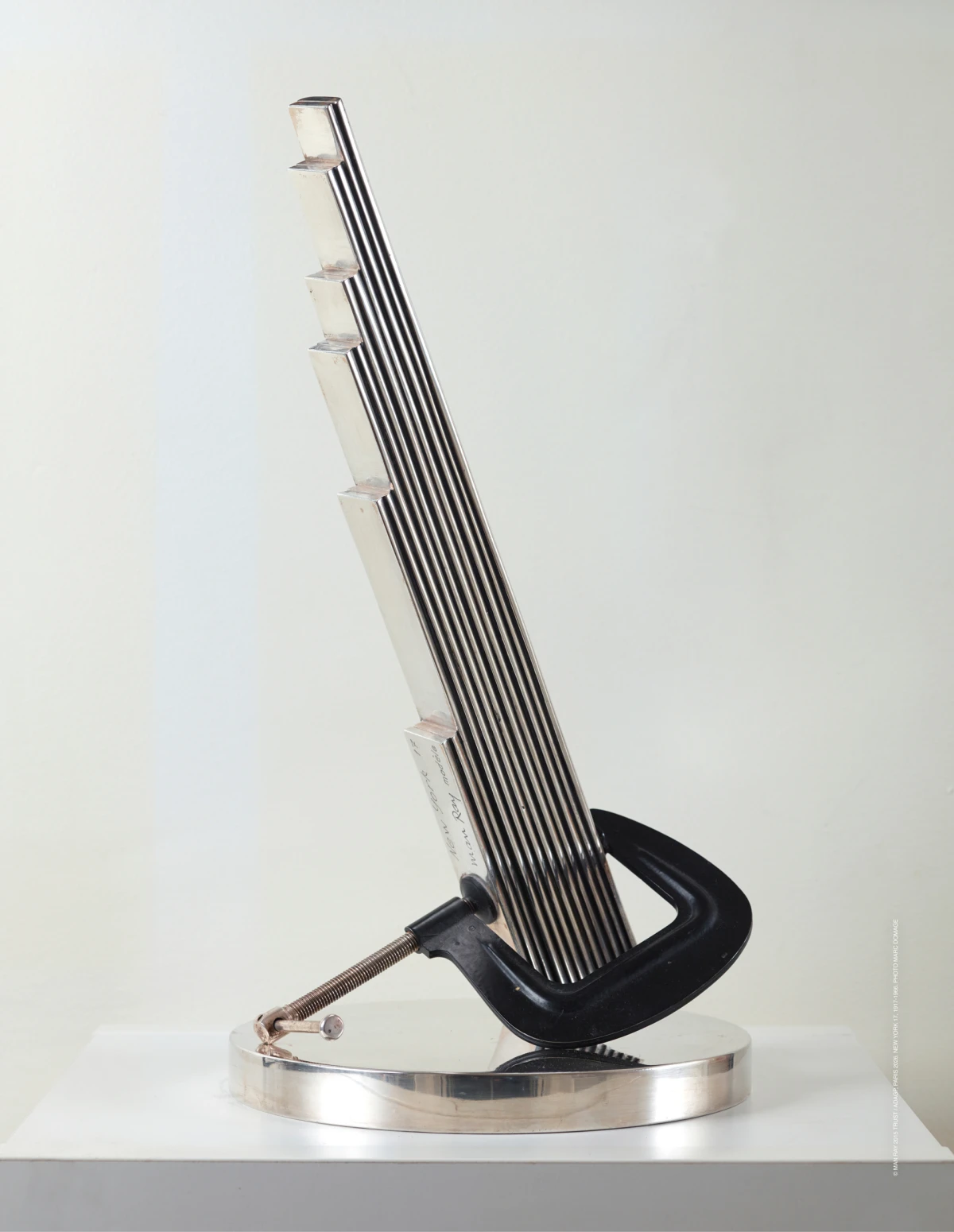 Saint Laurent u Pariz donosi jedinstvenu izložbu djela Mana Raya