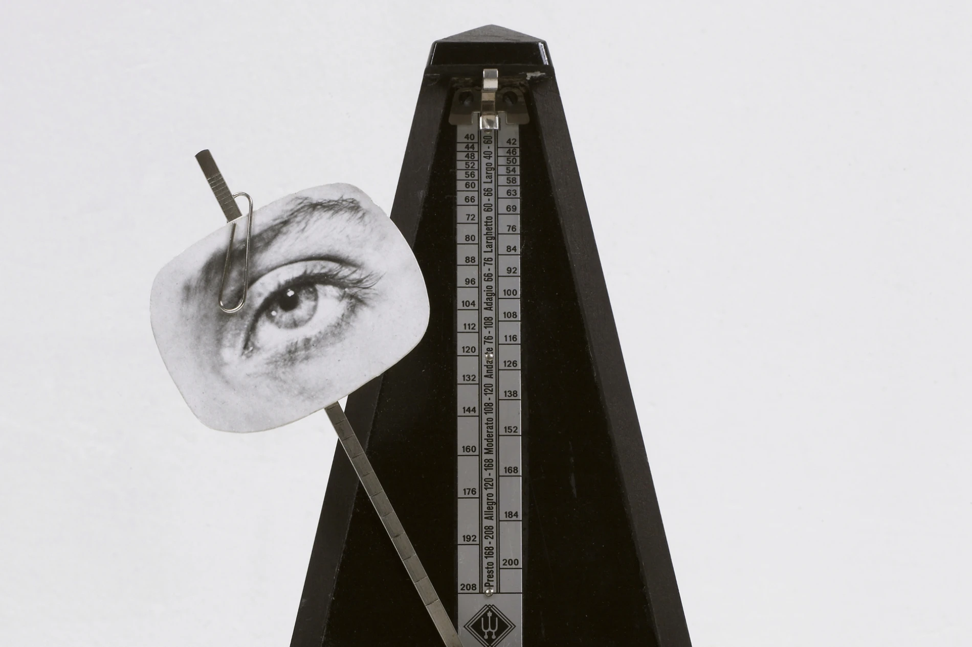 Saint Laurent u Pariz donosi jedinstvenu izložbu djela Mana Raya