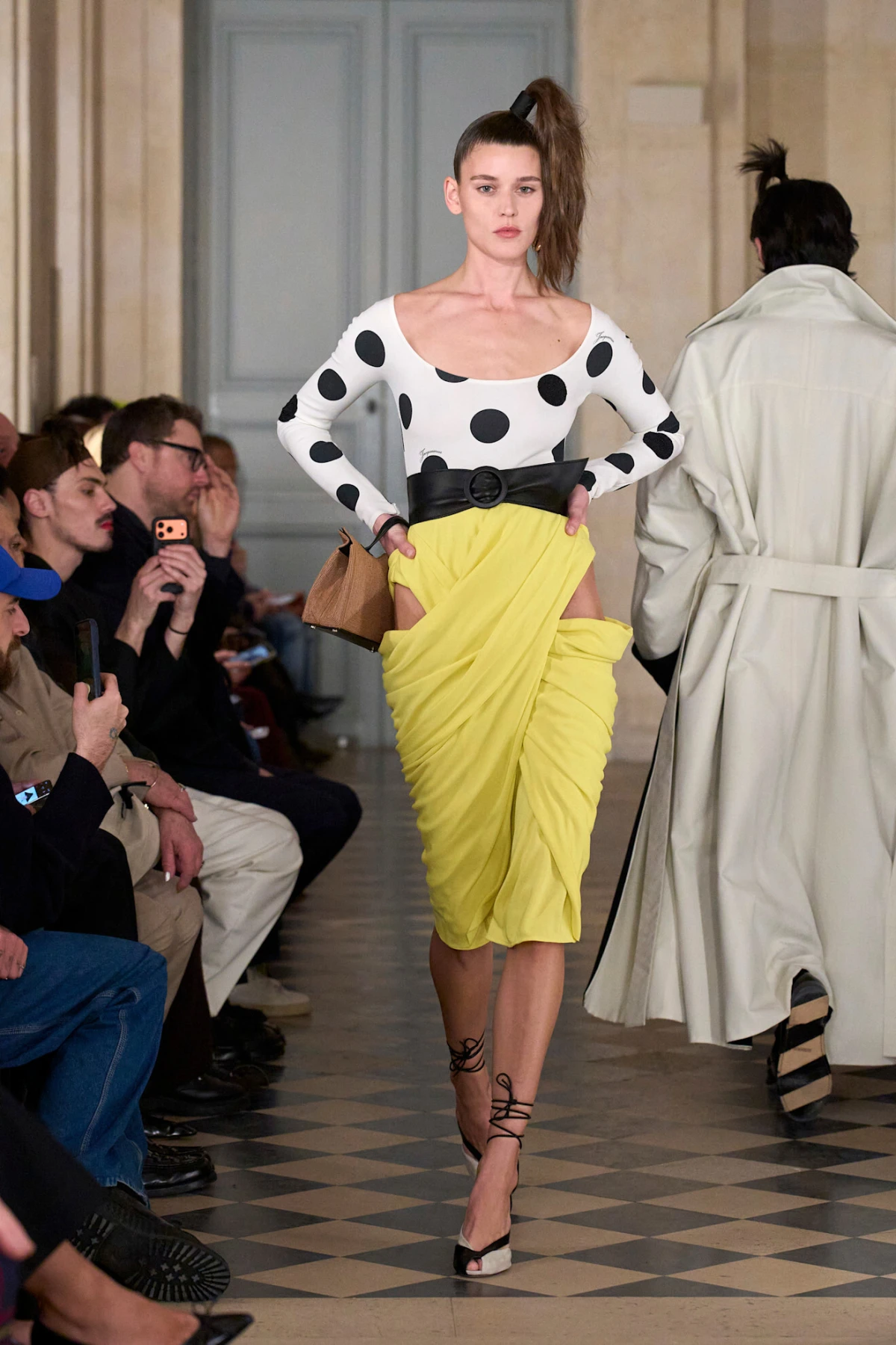 Jacquemus revija za jesen/zimu 2026. odlično spaja vintage estetiku i potpis brenda