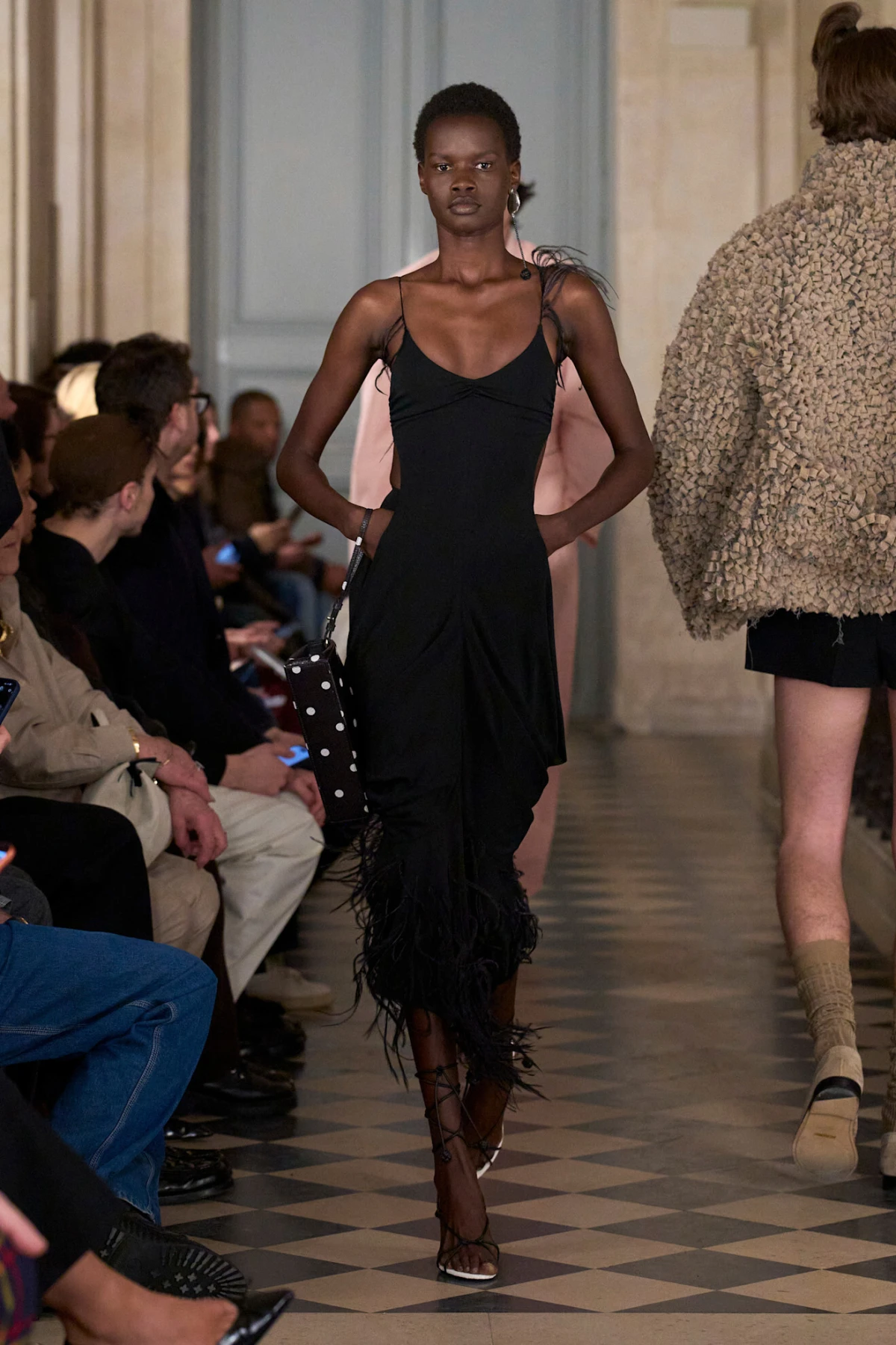 Jacquemus revija za jesen/zimu 2026. odlično spaja vintage estetiku i potpis brenda