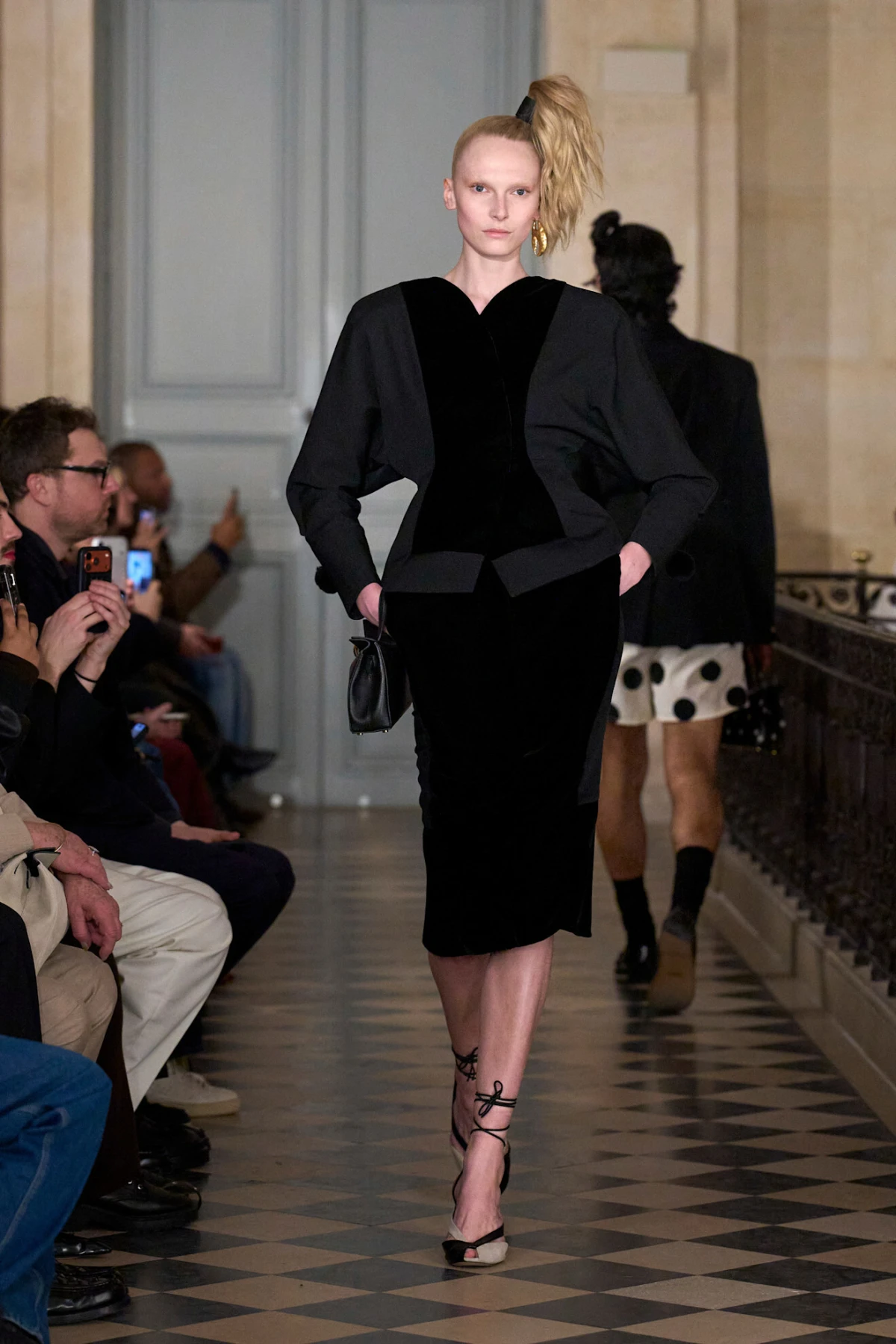 Jacquemus revija za jesen/zimu 2026. odlično spaja vintage estetiku i potpis brenda