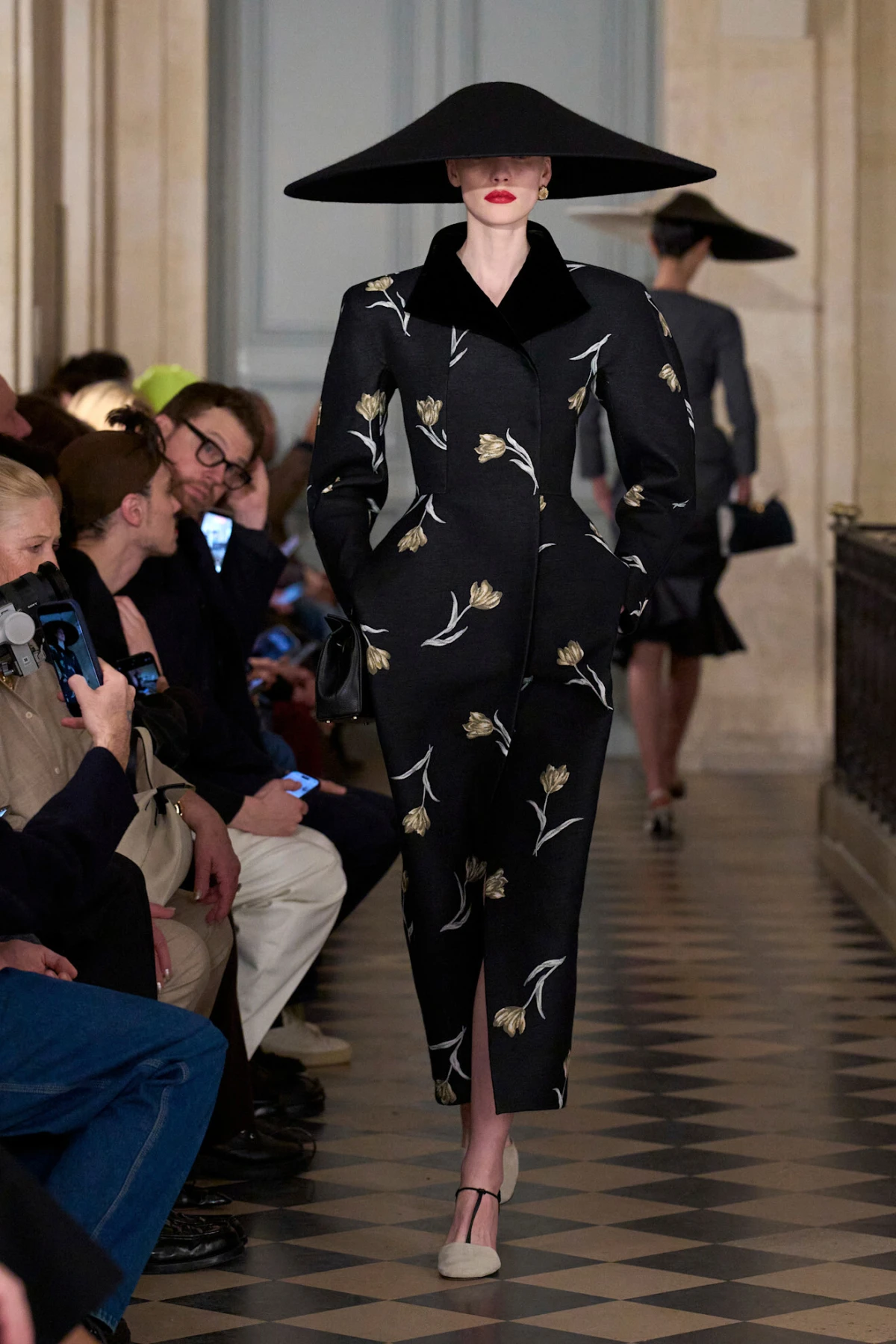 Jacquemus revija za jesen/zimu 2026. odlično spaja vintage estetiku i potpis brenda