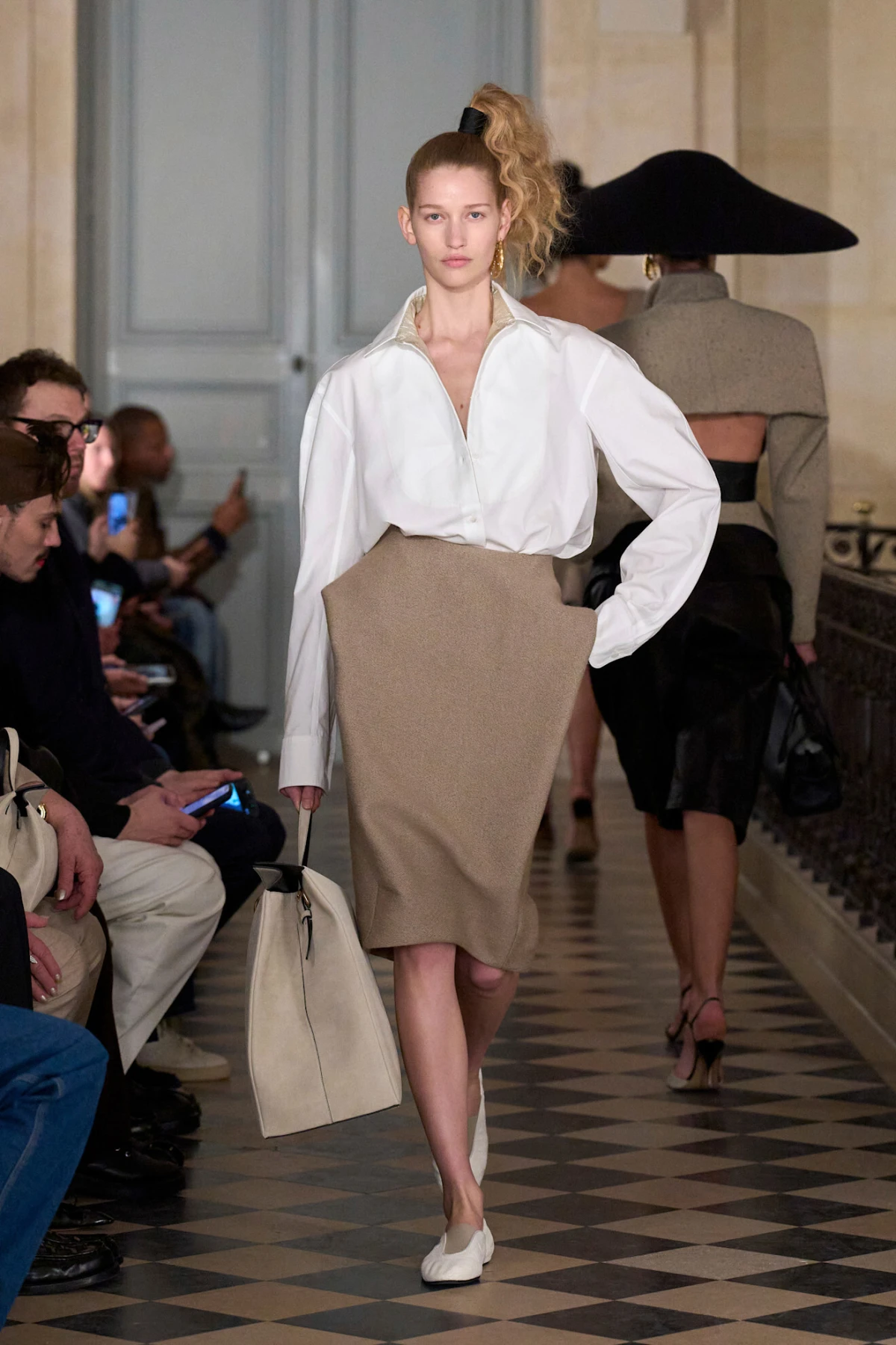 Jacquemus revija za jesen/zimu 2026. odlično spaja vintage estetiku i potpis brenda