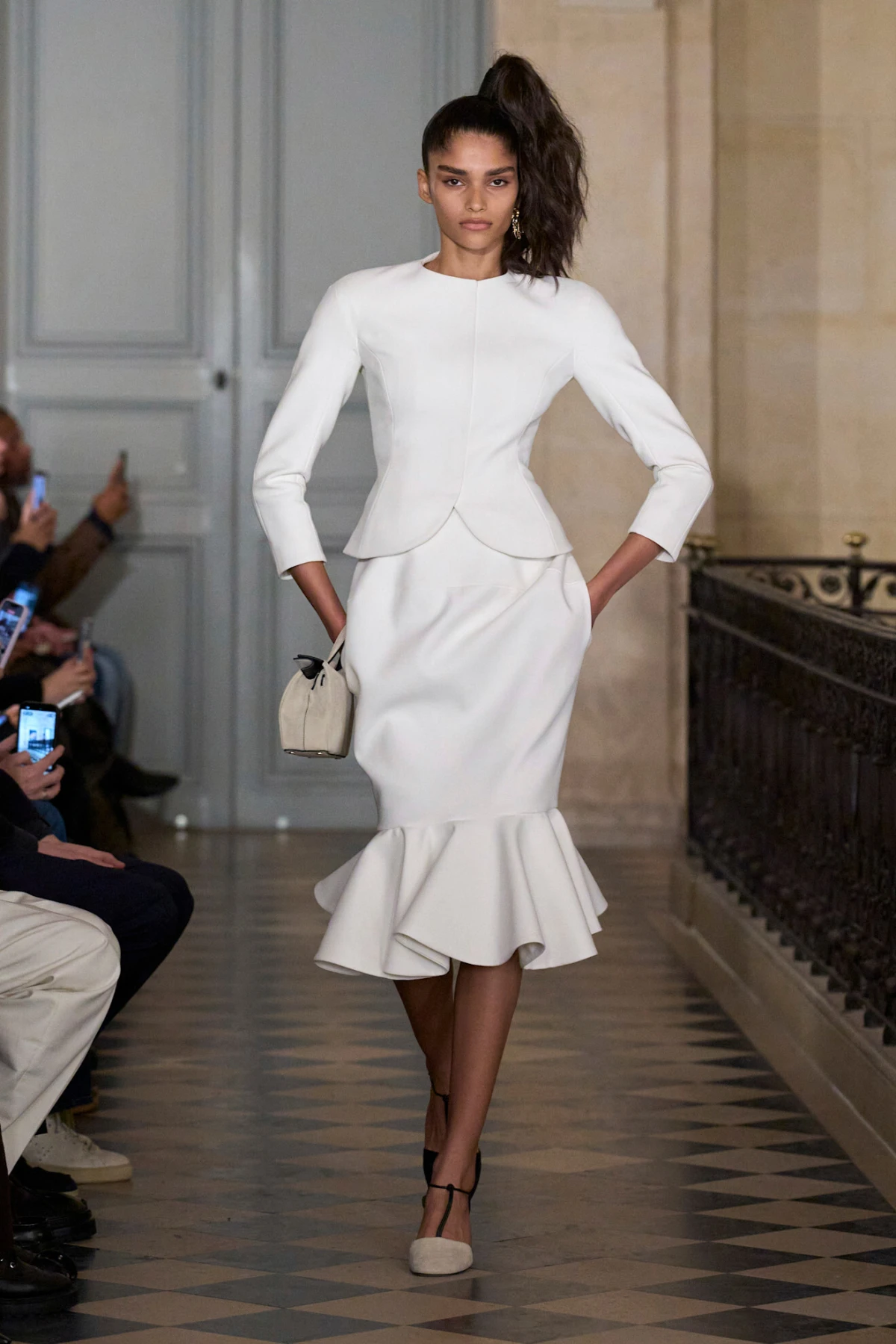 Jacquemus revija za jesen/zimu 2026. odlično spaja vintage estetiku i potpis brenda