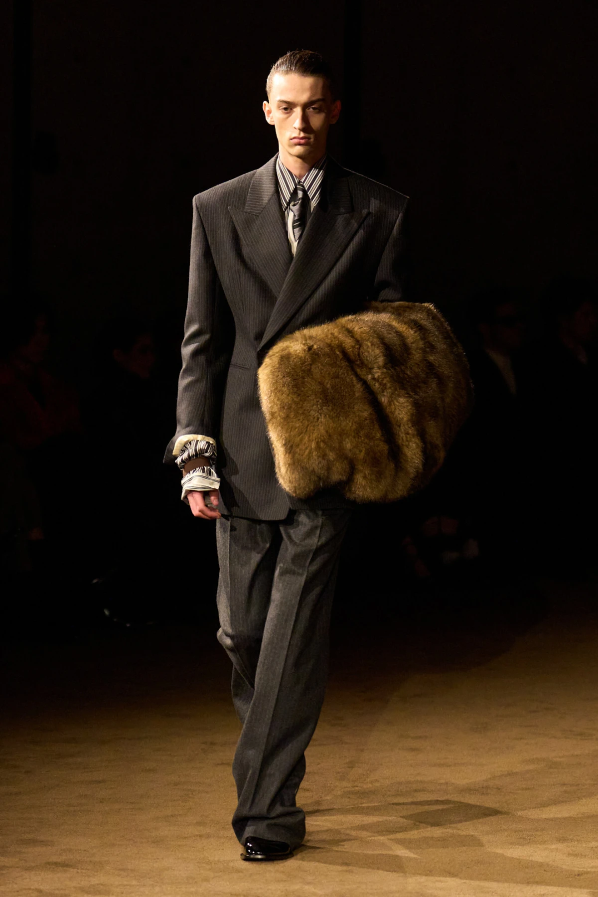 Saint Laurent nas novom kolekcijom priprema za sve rastanke u svitanje