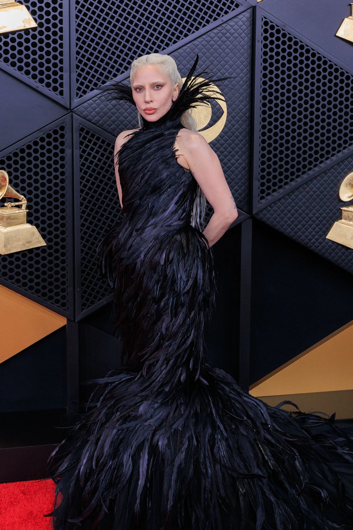 Modne kombinacije koje su nas odu&scaron;evile na crvenom tepihu Grammyja 2026