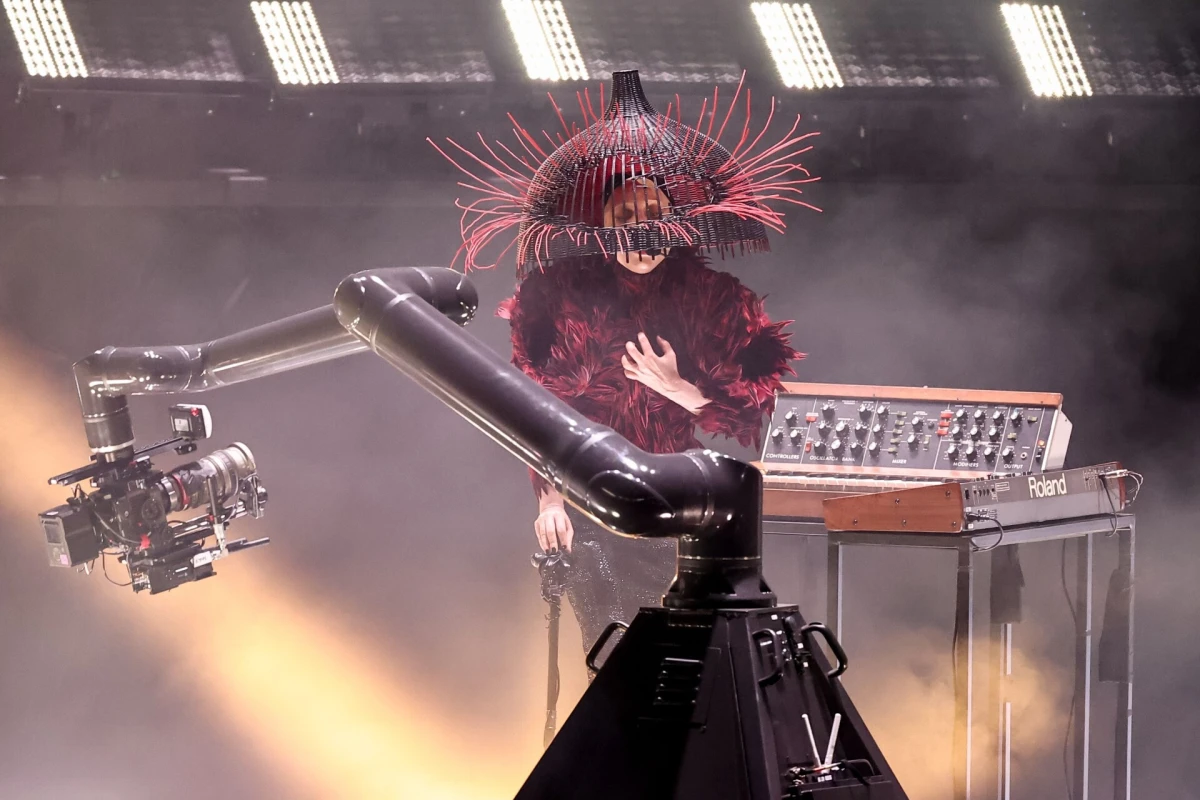 Modne kombinacije koje su nas odu&scaron;evile na crvenom tepihu Grammyja 2026