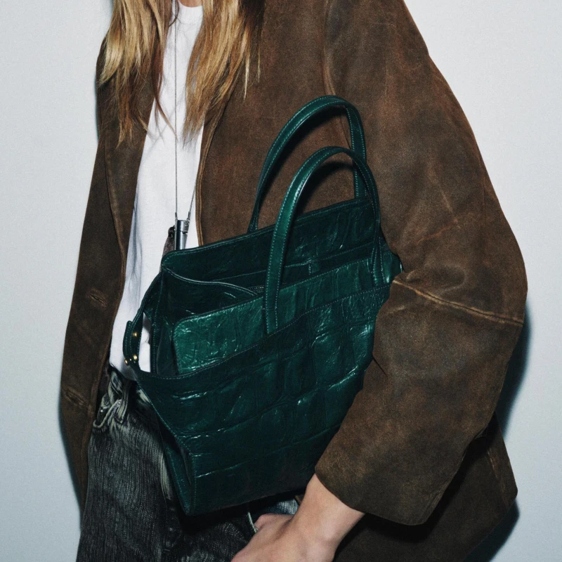 Zara ima novu torbu koja nas nevjerojatno podsjeća na dizajnerski model