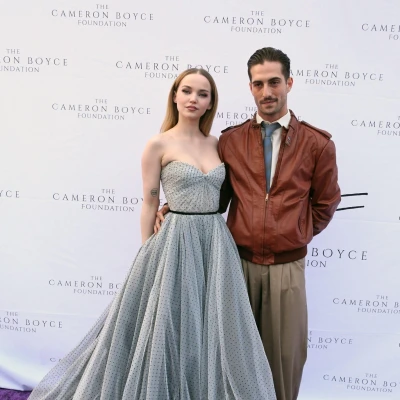 Dove Cameron bira vjenčanicu izvan tradicionalnih okvira