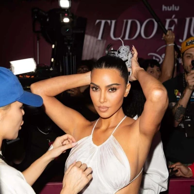 Kim Kardashian dovela Lewisa Hamiltona na obiteljsko druženje sa sestrama Kardashian