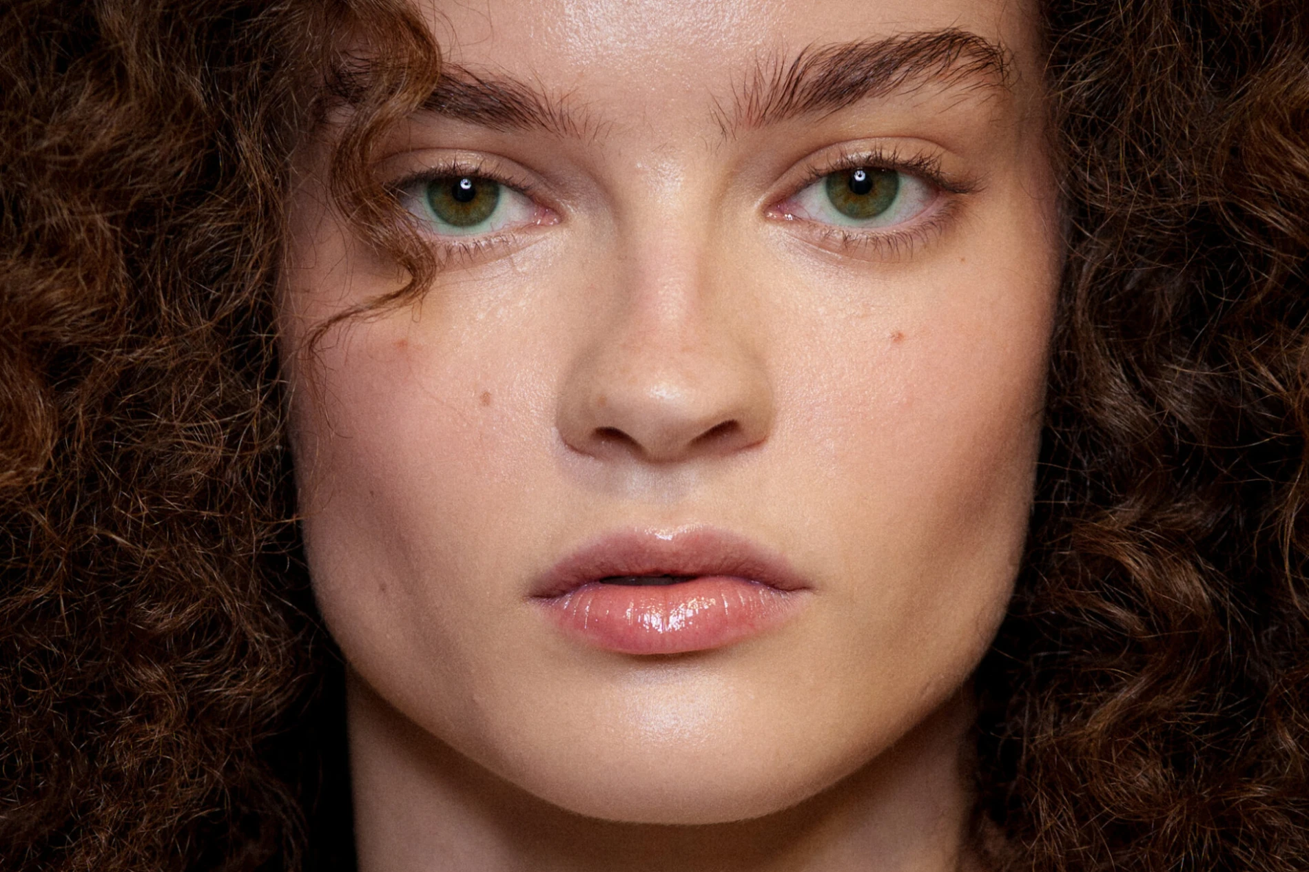 Prona&scaron;li smo najbolje okoloočne serume za blistav i odmoran pogled