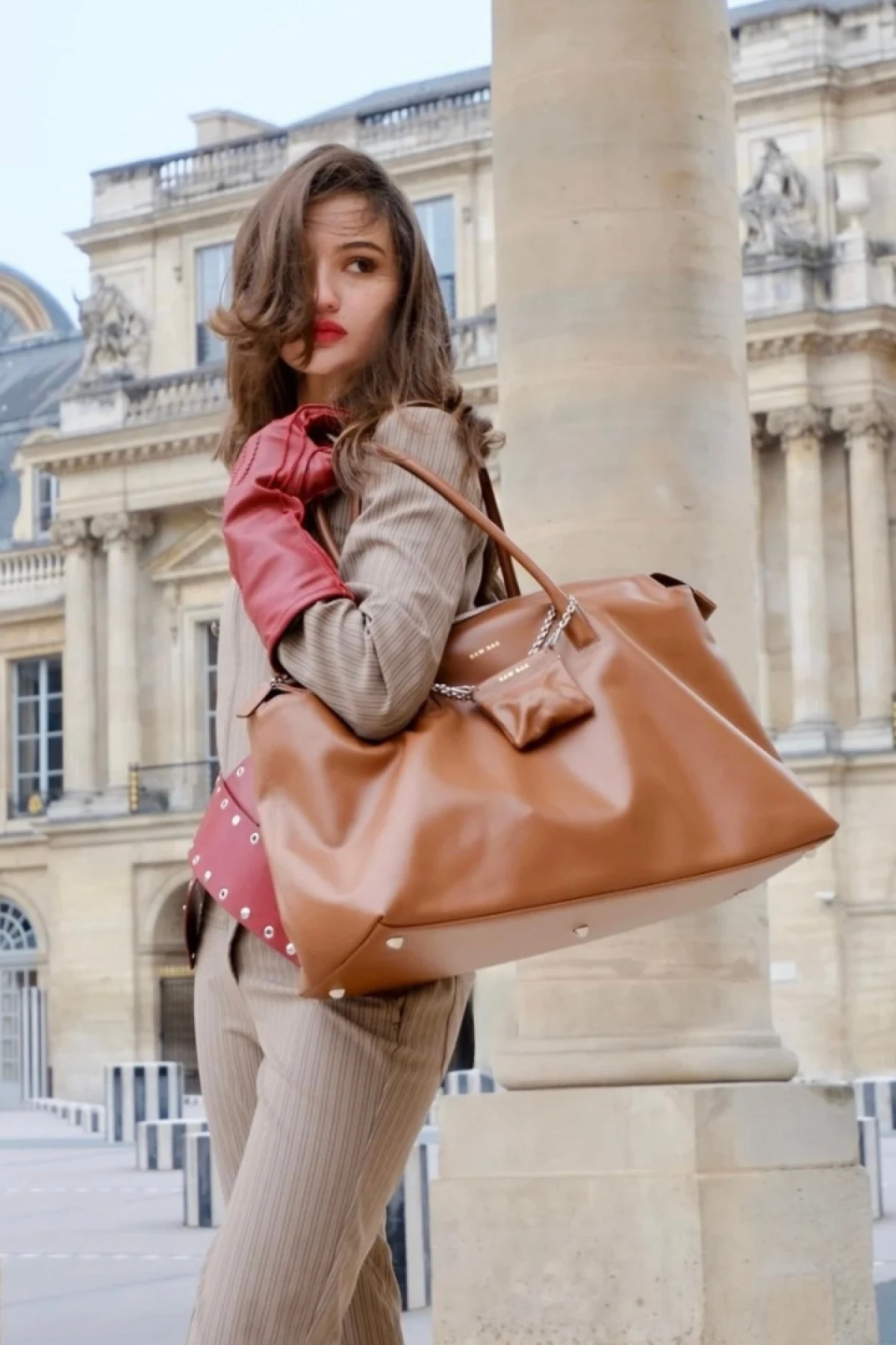 Ova torba domaćeg brenda osvojila je ulice Pariza