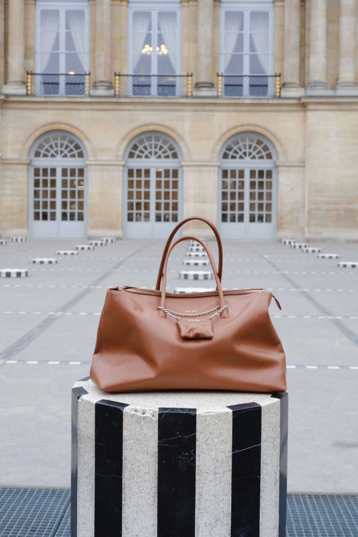 Ova torba domaćeg brenda osvojila je ulice Pariza