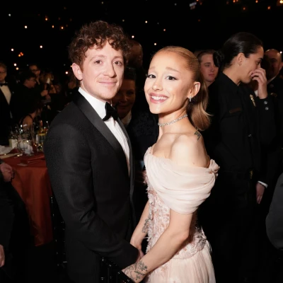 Kako su Ariana Grande i Ethan Slater započeli i održali vezu?