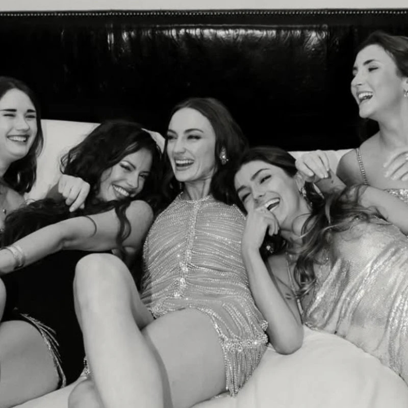 Sophie Turner u&scaron;la u tridesete u &ldquo;goloj&rdquo; haljini na zabavi o kojoj svi pričaju