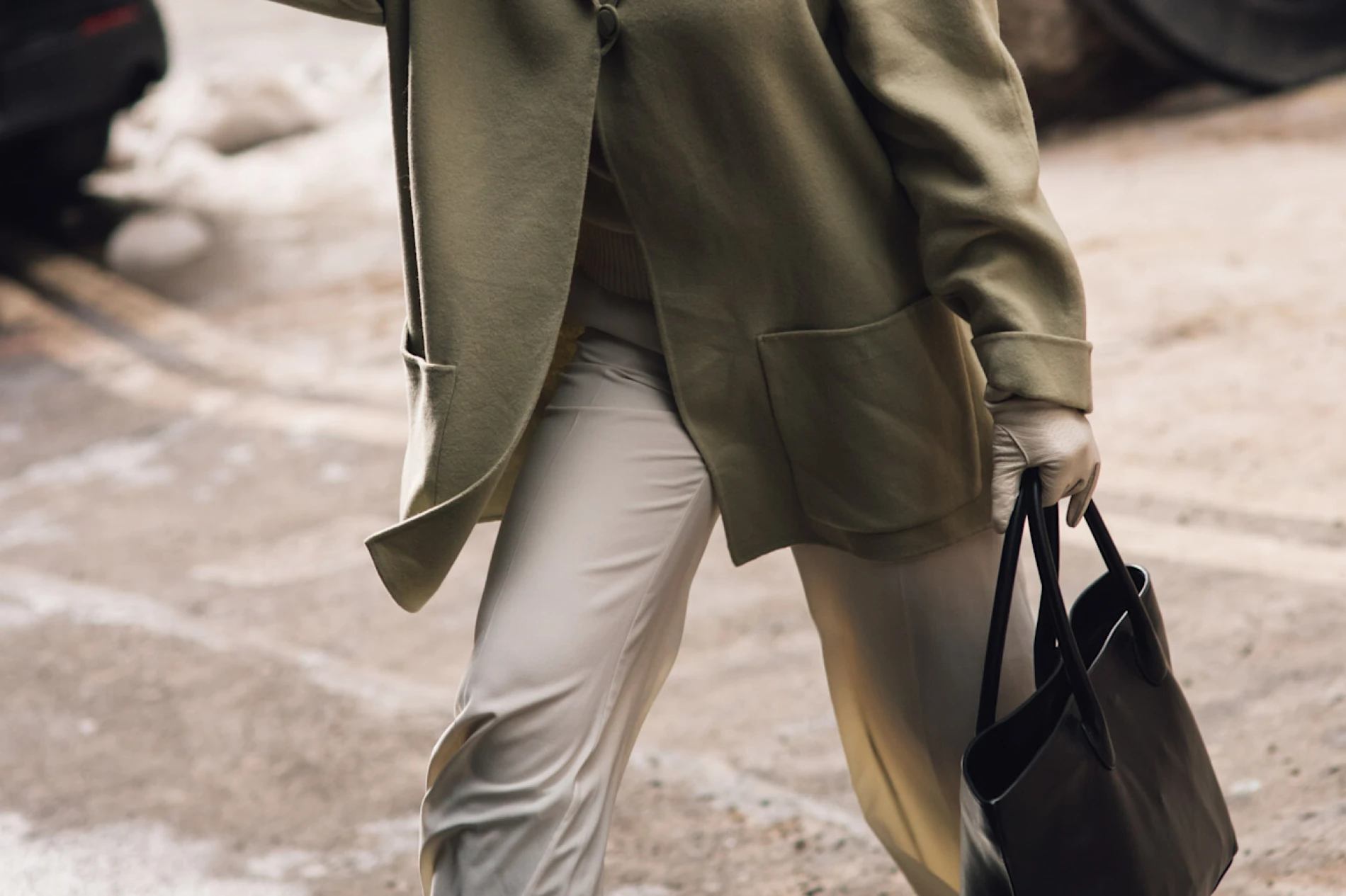 Vrijeme je da bijele traperice probudimo iz zimskog sna i s njima kreiramo stylish outfite