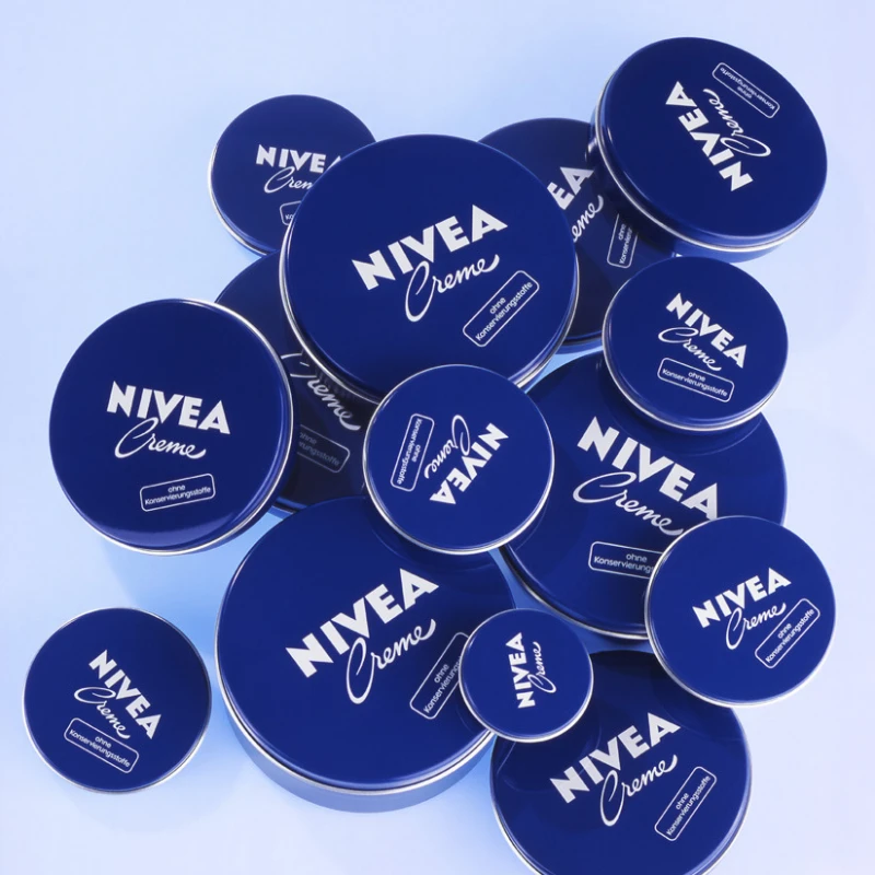 NIVEA slavi stoljeće legendarne plave limenke!
