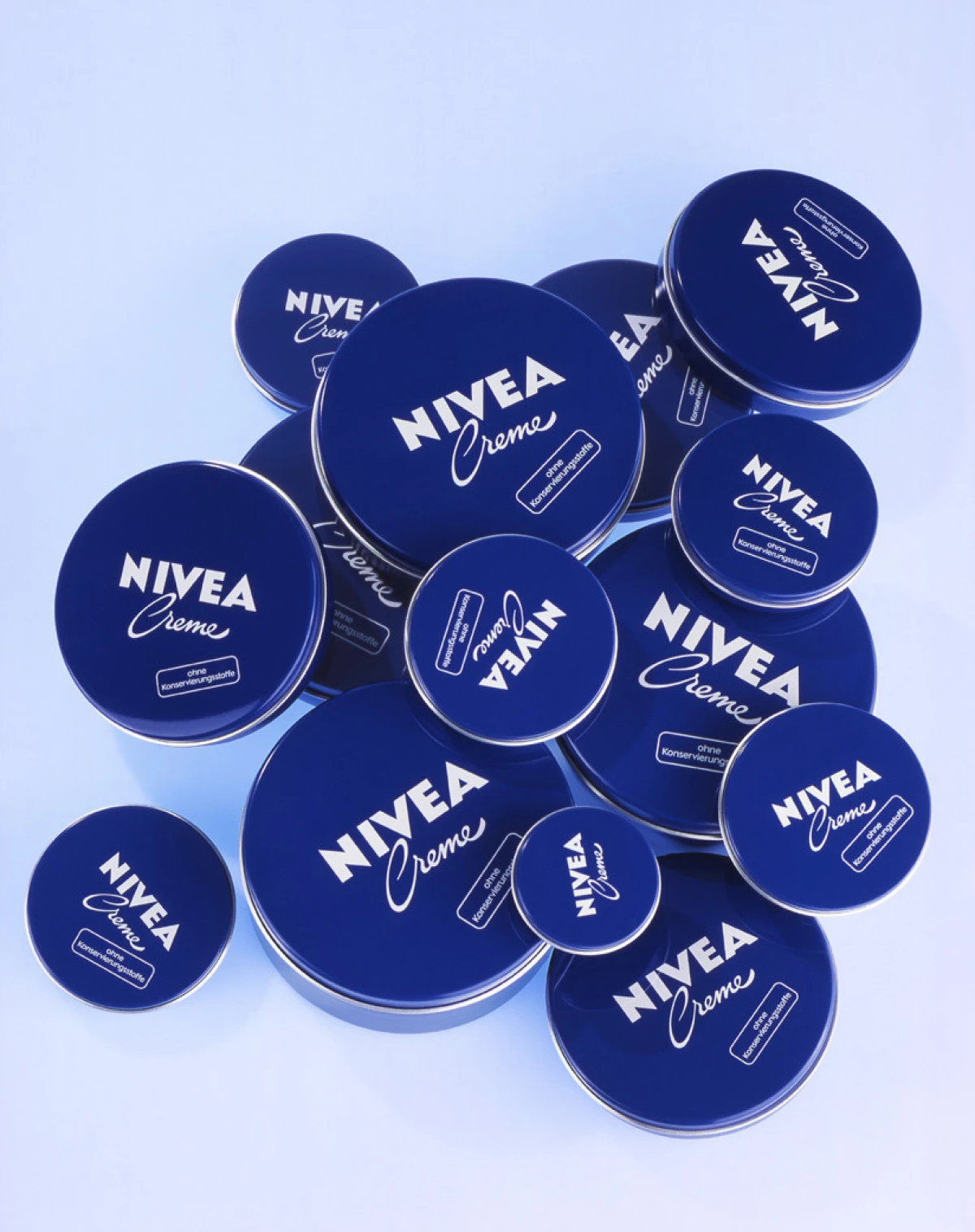 NIVEA slavi stoljeće legendarne plave limenke!