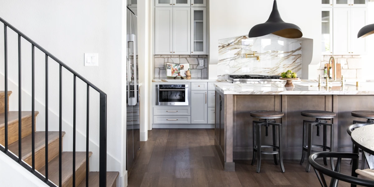 Ako razmi&scaron;ljate o smeđim detaljima u domu, ovaj renovirani stan bi vas mogao inspirirati