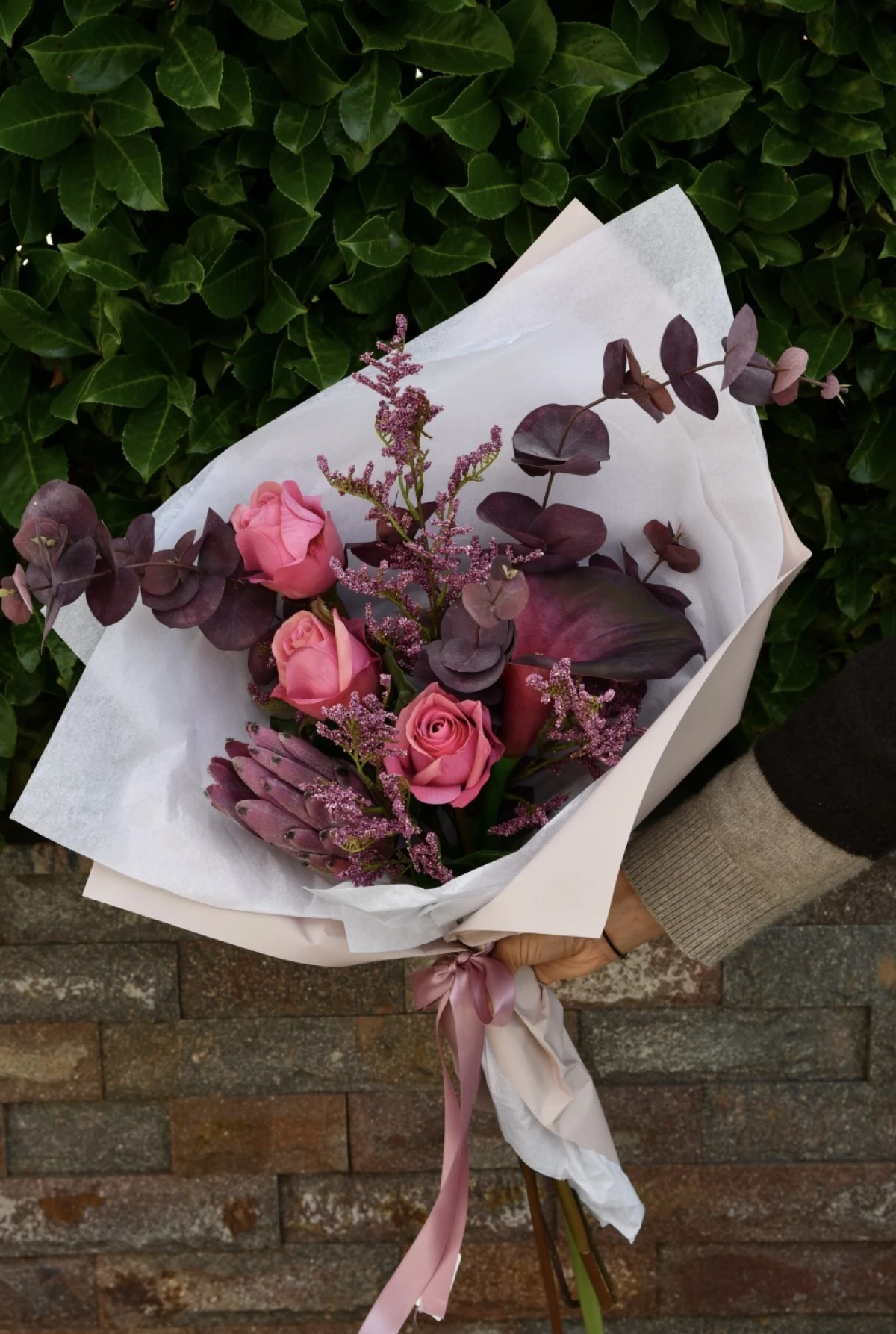 Umjetno realistično cvijeće je hit ove sezone - prona&scaron;li smo najbolje uz koje proljeće traje cijelu godinu