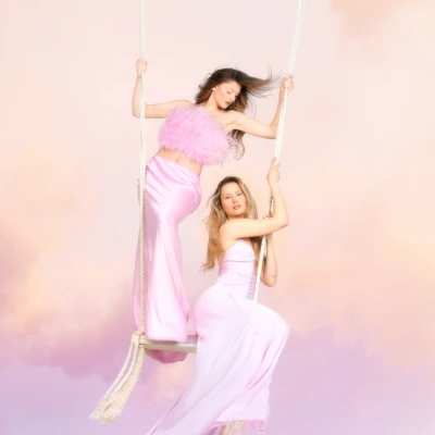 Ovog proljeća na noktima nosimo minimalizam, a ova kolekcija trajnih lakova je najbolji izbor