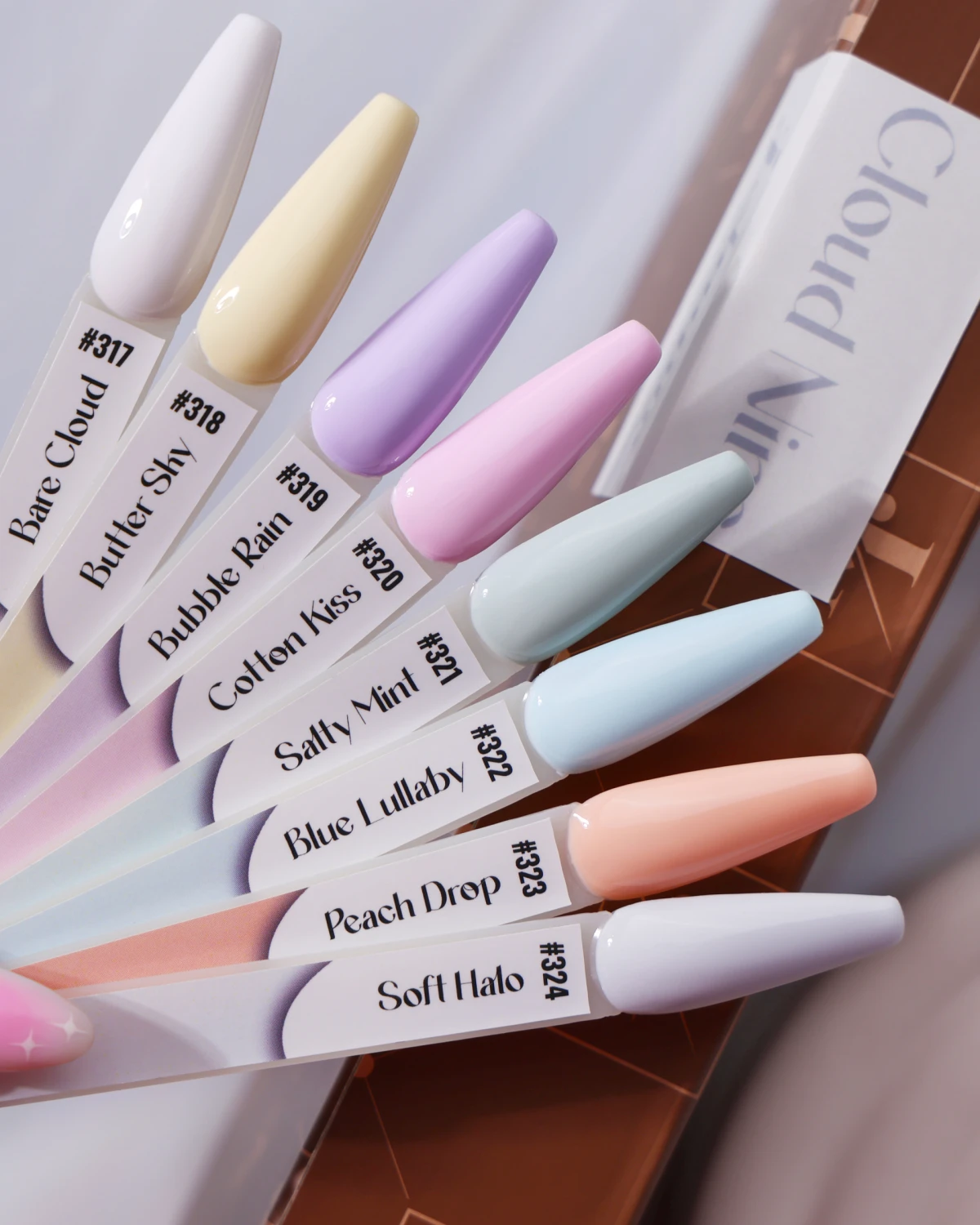 Ovog proljeća na noktima nosimo minimalizam, a ova kolekcija trajnih lakova je najbolji izbor